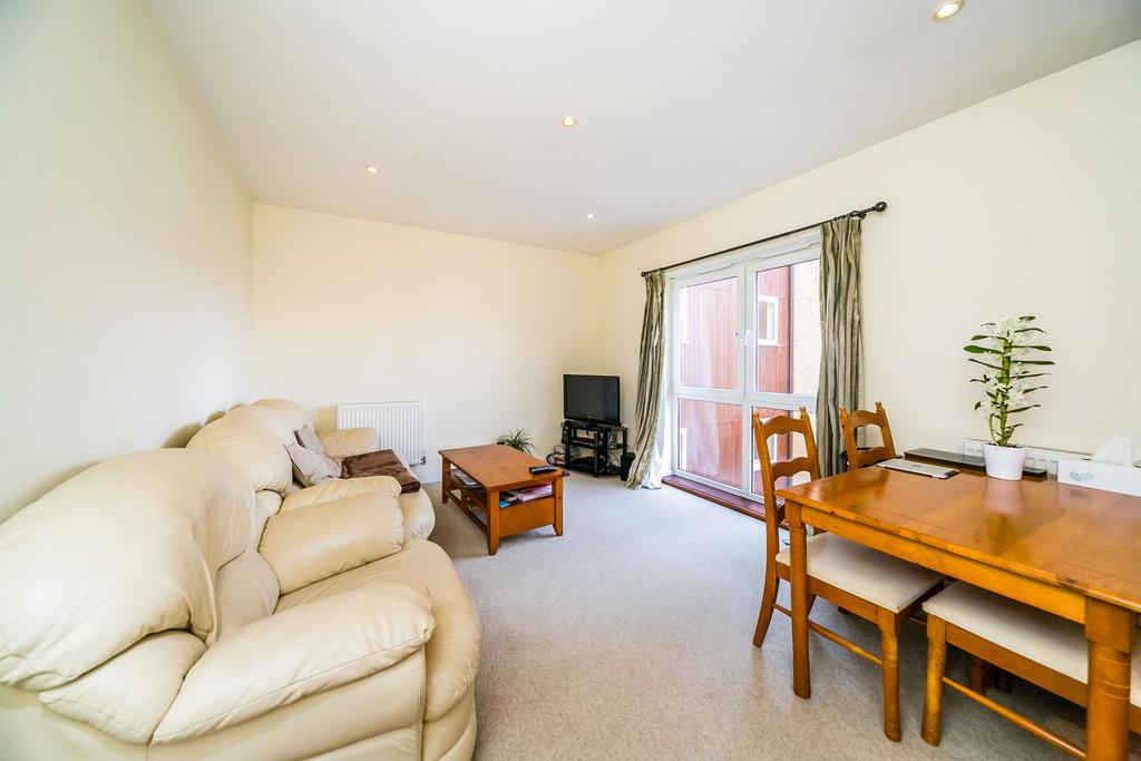 Island, Reading 2 bed apartment to rent £1,200 pcm (£277 pw)