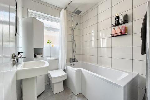 1 Gelli Aur, Neath, SA10 7PN