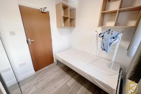 1 bedroom in a house share to rent, Ash Grove, Guildford