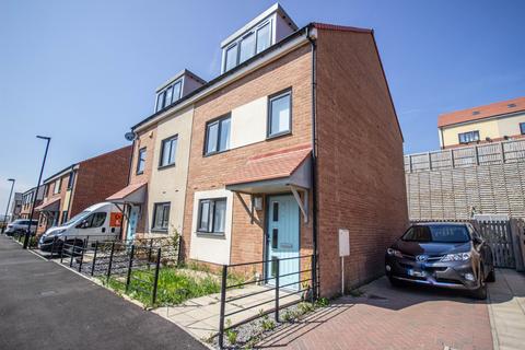 3 bedroom semi-detached house to rent, Featherwood Avenue, Newcastle Upon Tyne, Tyne and Wear, NE15