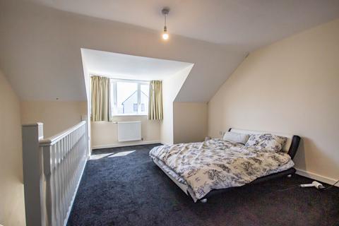 3 bedroom semi-detached house to rent, Featherwood Avenue, Newcastle Upon Tyne, Tyne and Wear, NE15