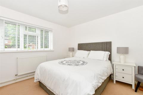 2 bedroom ground floor flat for sale, Victoria Road, Horley, Surrey