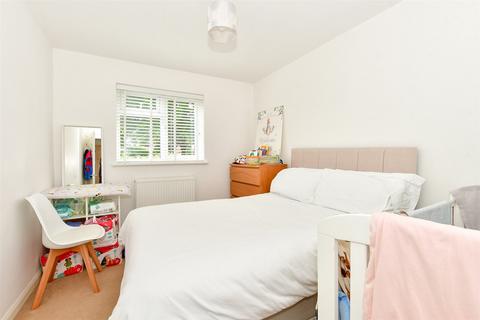 2 bedroom ground floor flat for sale, Victoria Road, Horley, Surrey