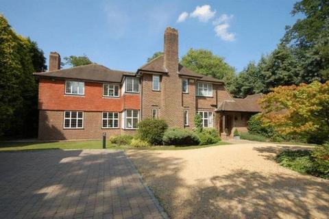 5 bedroom detached house to rent, Kingswood