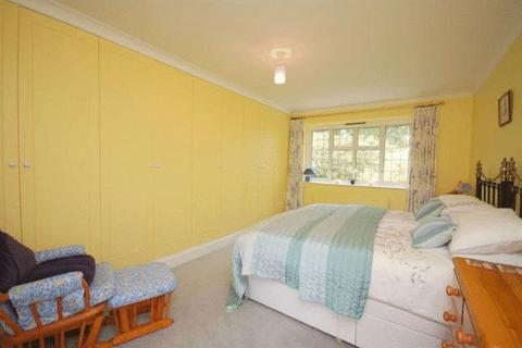 5 bedroom detached house to rent, Kingswood