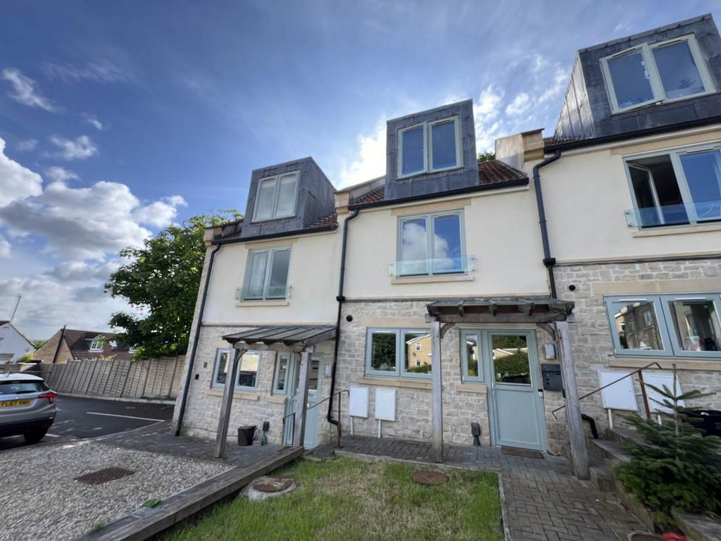 Eastgate Court, Frome, Somerset 3 bed townhouse to rent £1,500 pcm (£