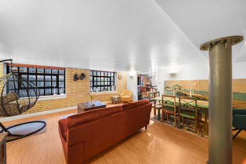 2 bedroom apartment for sale, Merchant Court, Wapping E1W