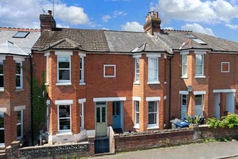 3 bedroom terraced house to rent, Park Road, Farnham