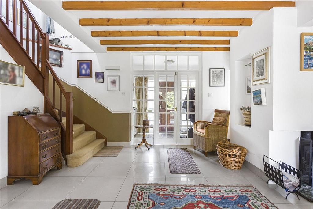 Entrance/Sitting Rm