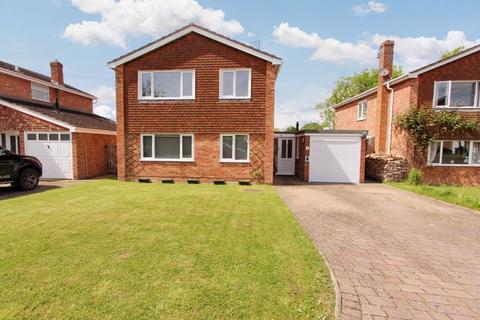 4 bedroom detached house for sale, Willow Way, Hook RG27