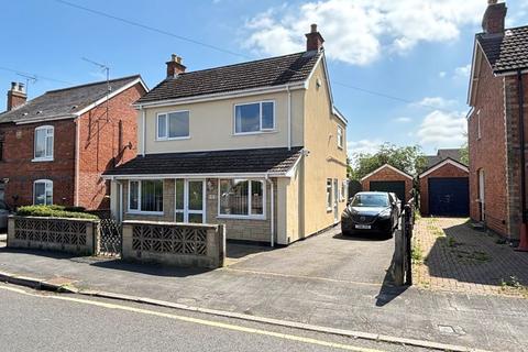 13 Dinglewell, Hucclecote, Gloucester, GL3 3HW