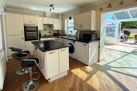 13 Dinglewell, Hucclecote, Gloucester, GL3 3HW