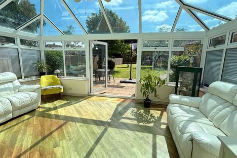13 Dinglewell, Hucclecote, Gloucester, GL3 3HW