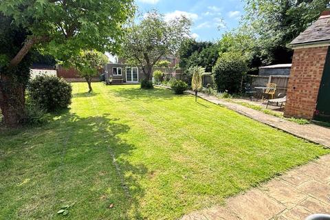 13 Dinglewell, Hucclecote, Gloucester, GL3 3HW
