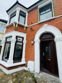 3 bedroom terraced house to rent, Lansdowne Road, Ilford
