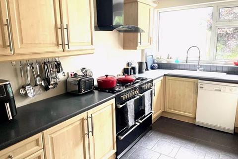 3 bedroom terraced house for sale, High Street, Bangor on Dee