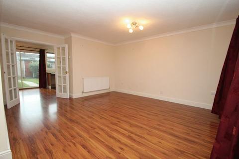 3 bedroom end of terrace house to rent, Pine Walk, High Wycombe HP15