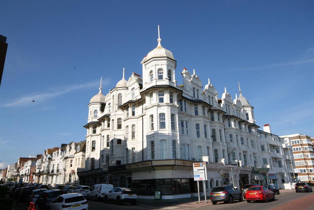 Wilton Road, BexhillOnSea 2 bed flat for sale £145,000