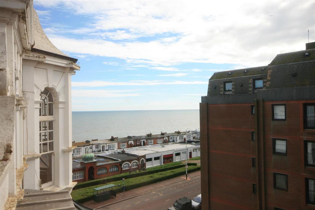 Wilton Road, BexhillOnSea 2 bed flat for sale £145,000