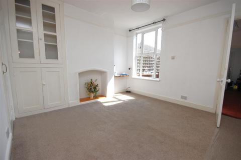 2 bedroom terraced house to rent, Grove Street, Higham Ferrers NN10