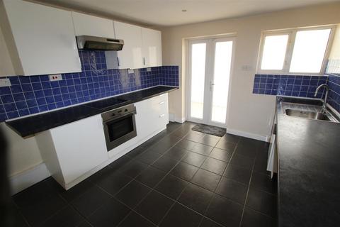 3 bedroom semi-detached house to rent, Wigford Road, Dosthill, Tamworth