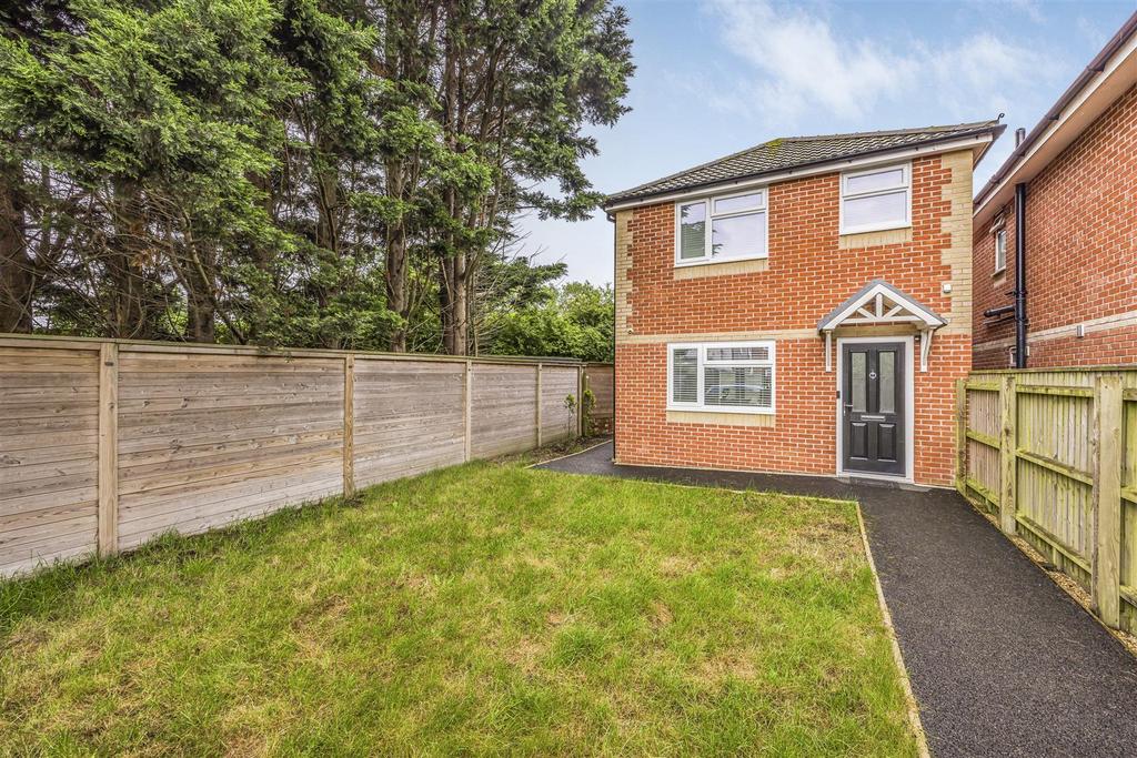 Shelbourne Road, Bournemouth 2 bed detached house for sale £300,000