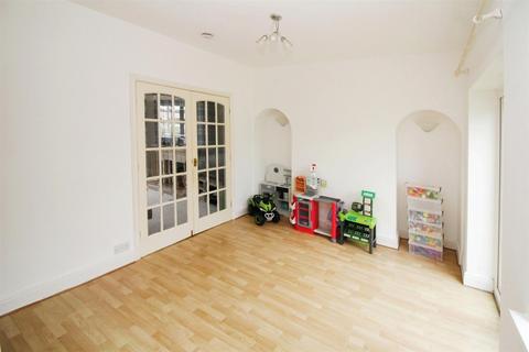 11 Sefton Grove, Bradford, BD2 4JW