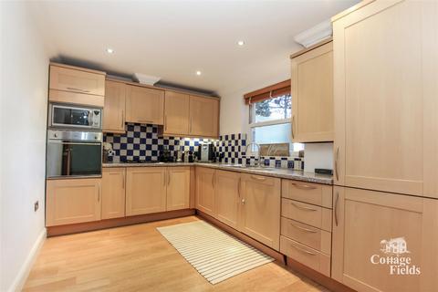 2 bedroom flat for sale, Green Lanes, Winchmore Hill, N21 - Stunning Ground Floor Apartment with Underground Parking