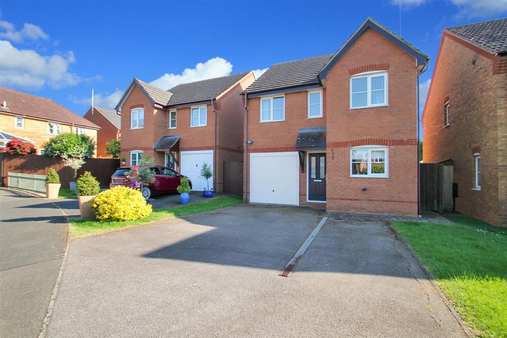 Pembroke Close, Thrapston NN14 3 bed detached house for sale £310,000