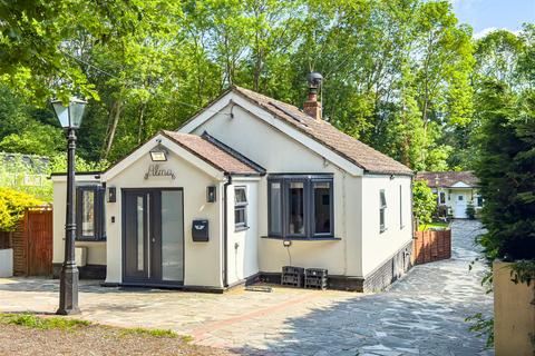 2 bedroom chalet for sale, The Crossway, Billericay CM11