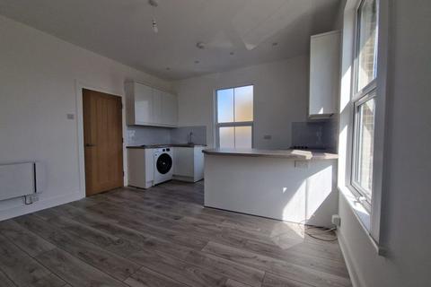 1 bedroom flat to rent, Queens Road, Buckhurst Hill IG9