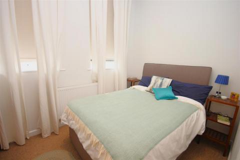 2 bedroom flat for sale, Methuen Drive, Salisbury