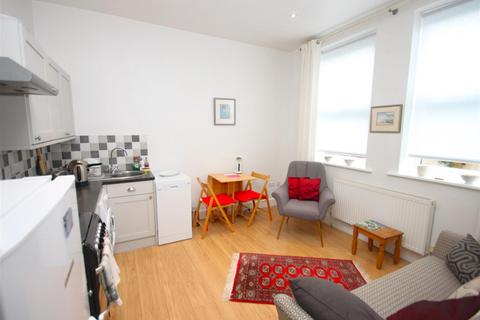 2 bedroom flat for sale, Methuen Drive, Salisbury