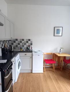 2 bedroom flat for sale, Methuen Drive, Salisbury