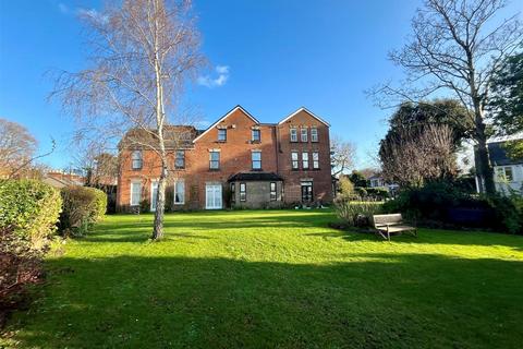 2 bedroom flat for sale, Methuen Drive, Salisbury