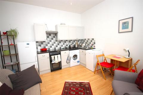 2 bedroom flat for sale, Methuen Drive, Salisbury