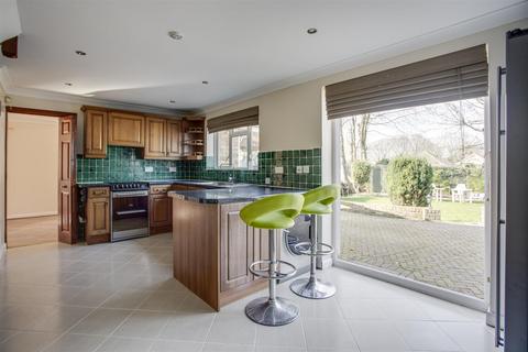 4 bedroom detached house to rent, Hamilton Road, High Wycombe HP13