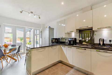 4 bedroom detached house for sale, Hawthorn Close, Maidstone