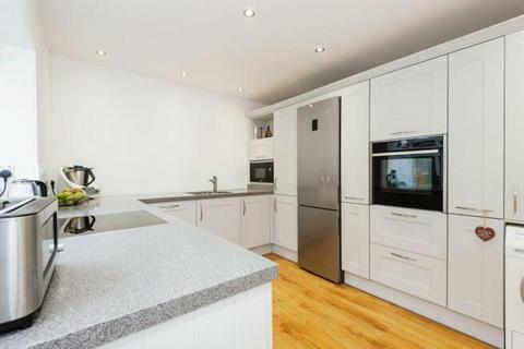 5 bedroom end of terrace house for sale, Lakers Rise, Banstead