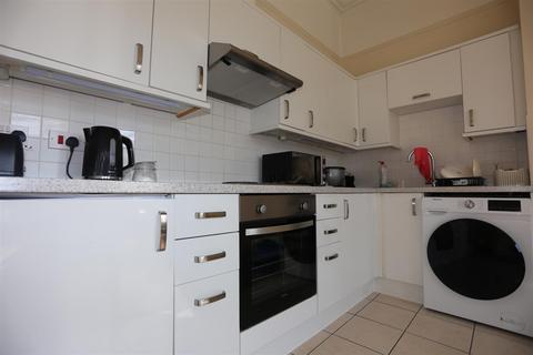 2 bedroom flat to rent, Holland Road, Hove