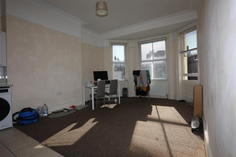 2 bedroom flat to rent, Holland Road, Hove