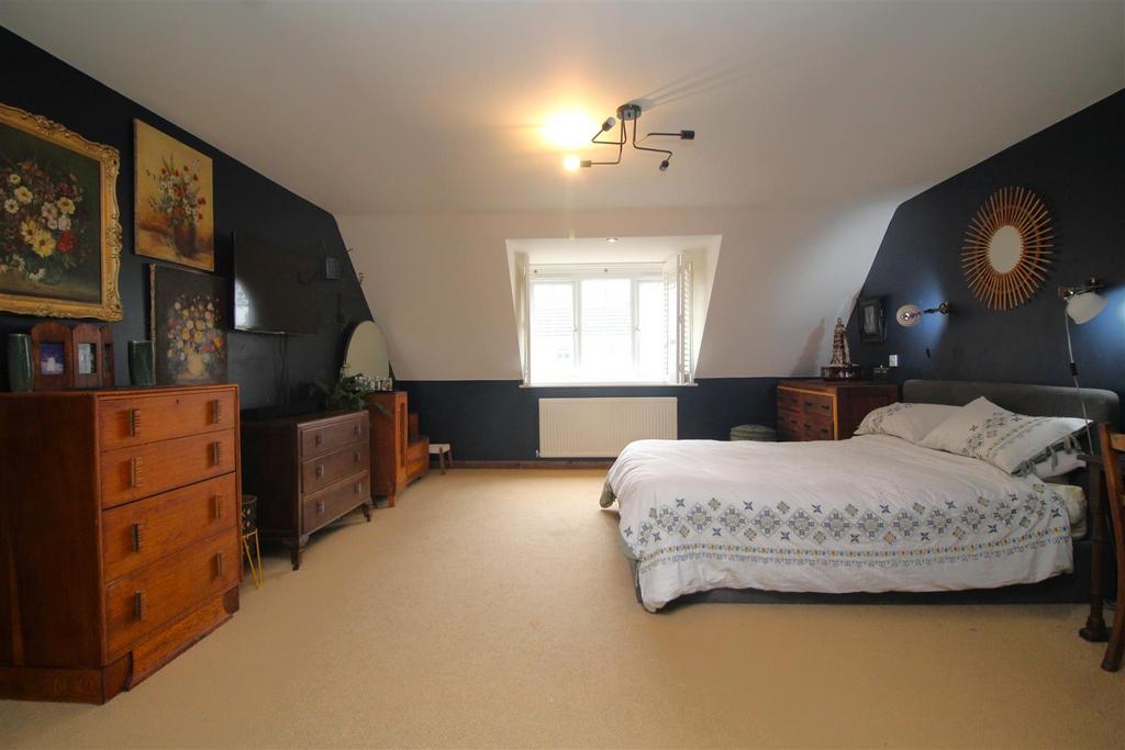 Bedroom 1 .JPG