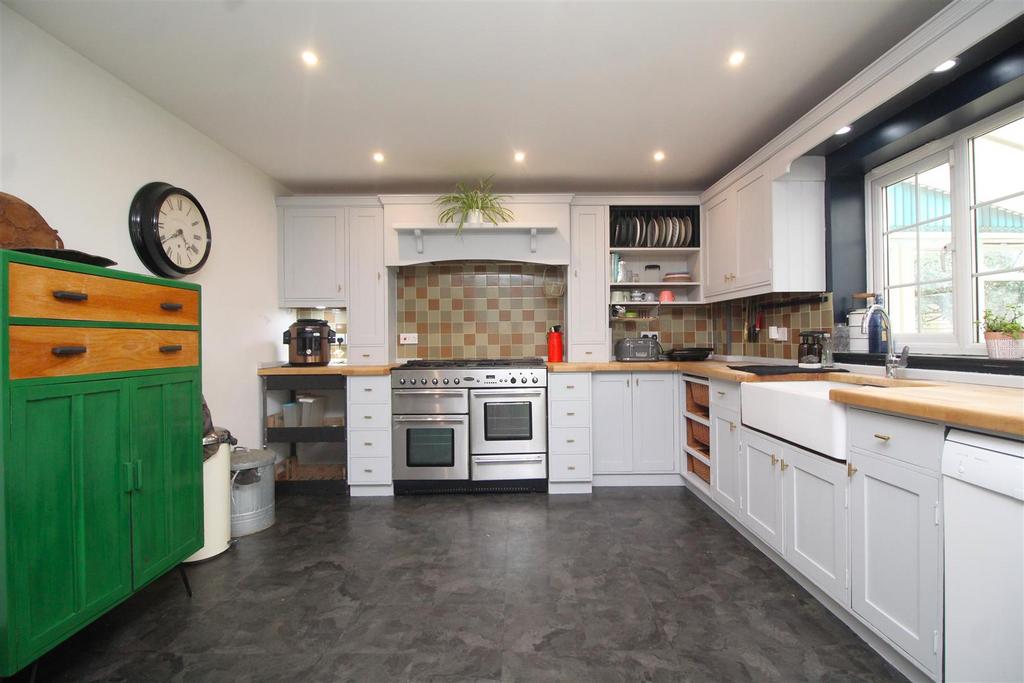 Kitchen 1.JPG