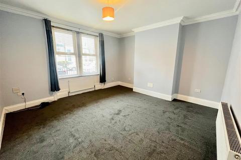 2 bedroom flat to rent, Saltwell Road, Gateshead