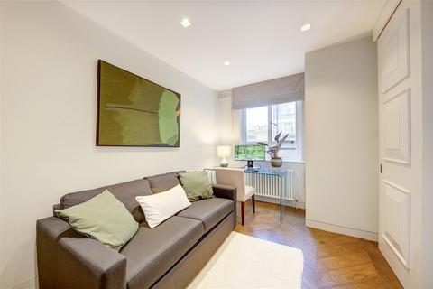 2 bedroom flat for sale, Burton Court, Chelsea, SW3