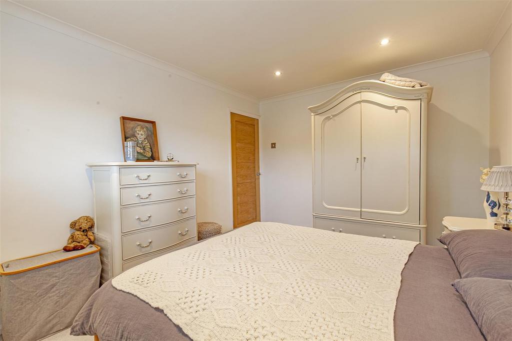 Bedroom 2-2.jpg