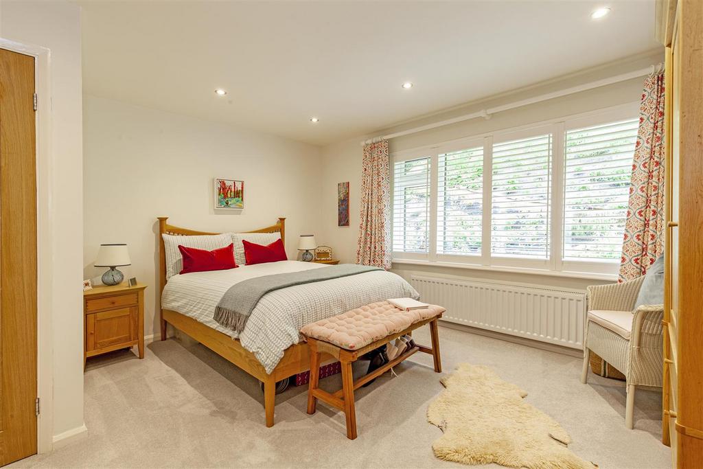 Bedroom 1-2.jpg