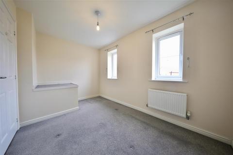 2 bedroom end of terrace house to rent, Grosvenor Road, Kingswood, Hull