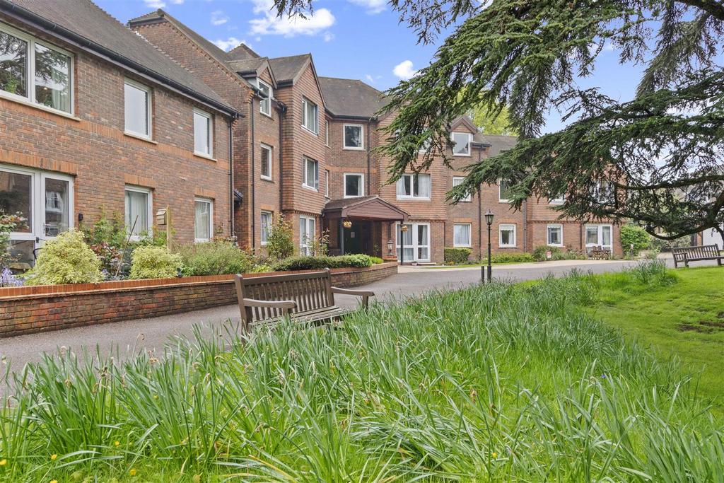 Tanners Lane, Haslemere 1 bed flat for sale £70,000