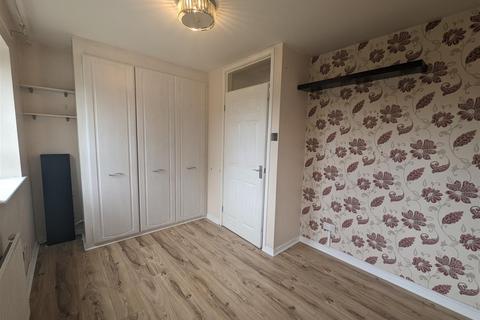 2 bedroom property to rent, The Cloisters, Walsall